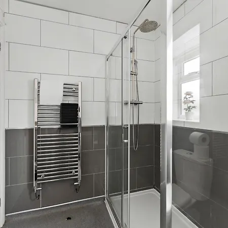 Apartamento Spacious - Parking & Wifi Bristol