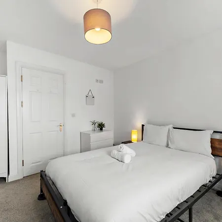 Spacious - Parking & Wifi Bristol