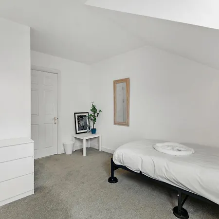 Spacious - Parking & Wifi
