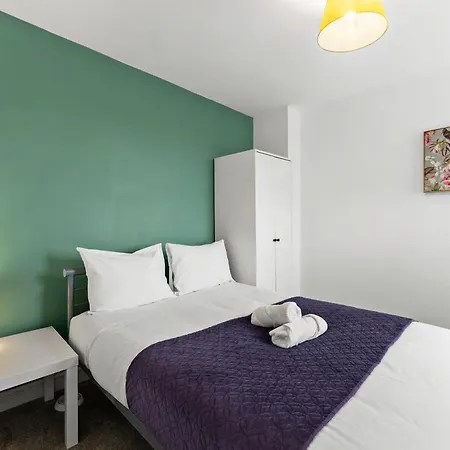 Spacious - Parking & Wifi Bristol